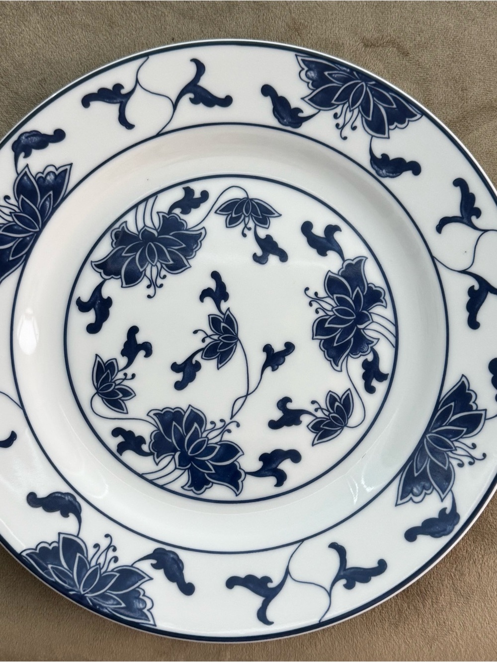 Decorative Blue Floral Porcelain Dinner Plate - Classic White and Navy
